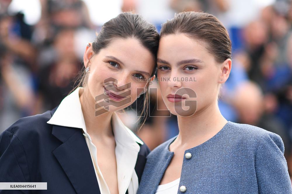 Cannes Qui Brille Au Combat Photocall AM
