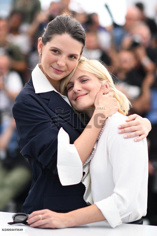 Cannes Qui Brille Au Combat Photocall AM