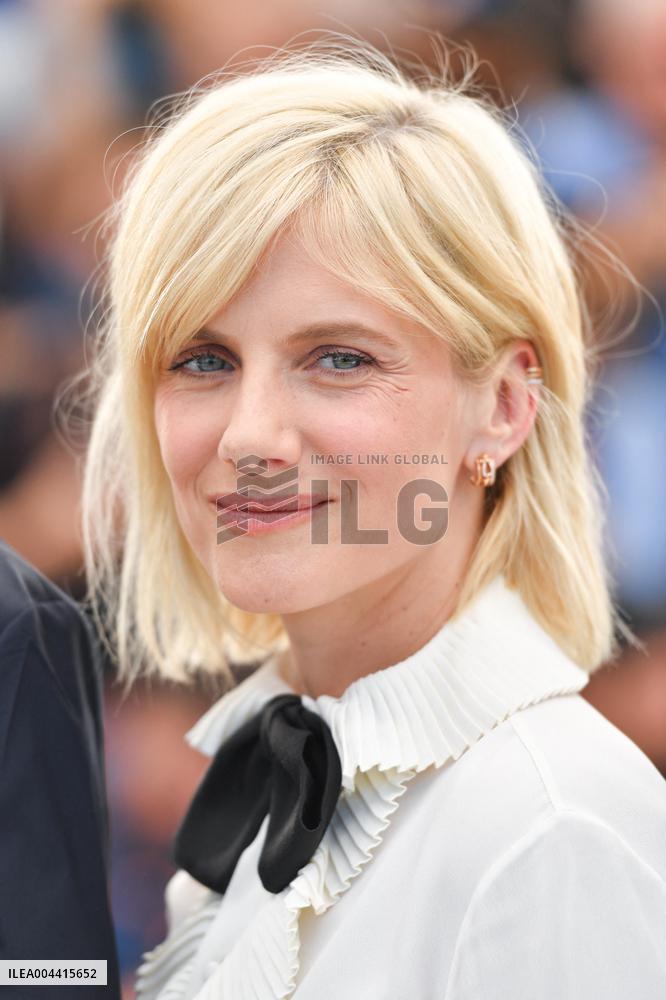 Cannes Qui Brille Au Combat Photocall AM