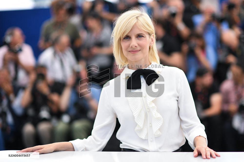 Cannes Qui Brille Au Combat Photocall AM