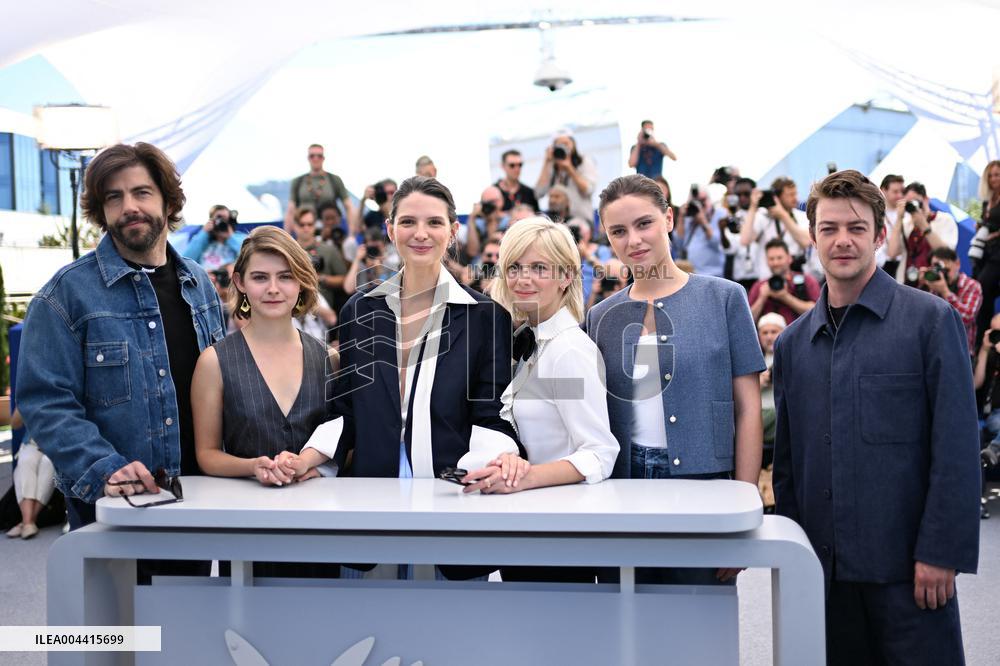 Cannes Qui Brille Au Combat Photocall AM