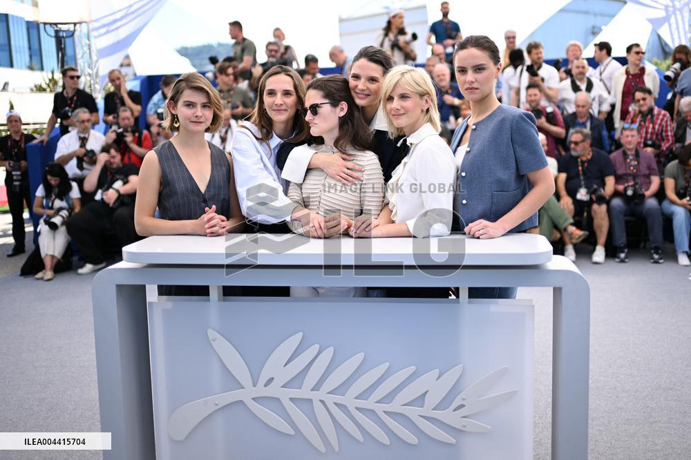 Cannes Qui Brille Au Combat Photocall AM