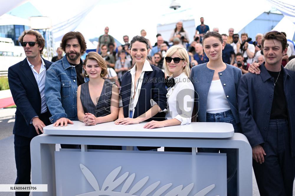 Cannes Qui Brille Au Combat Photocall AM