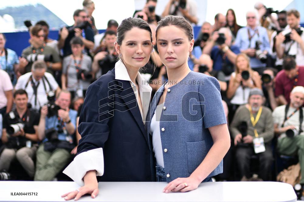 Cannes Qui Brille Au Combat Photocall AM