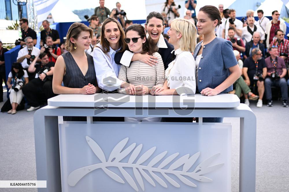 Cannes Qui Brille Au Combat Photocall AM
