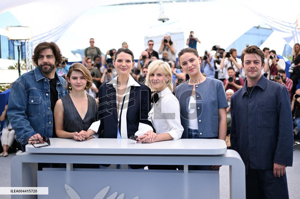 Cannes Qui Brille Au Combat Photocall AM