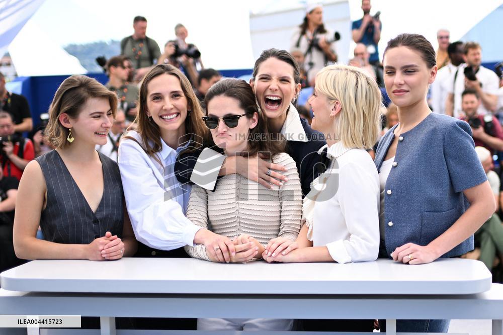 Cannes Qui Brille Au Combat Photocall AM