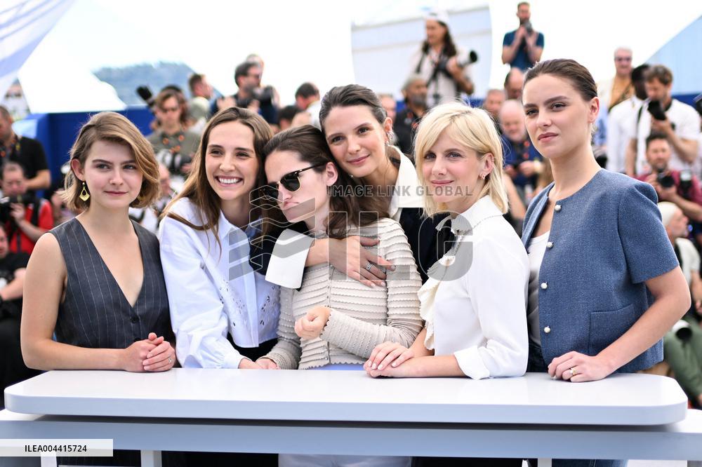 Cannes Qui Brille Au Combat Photocall AM