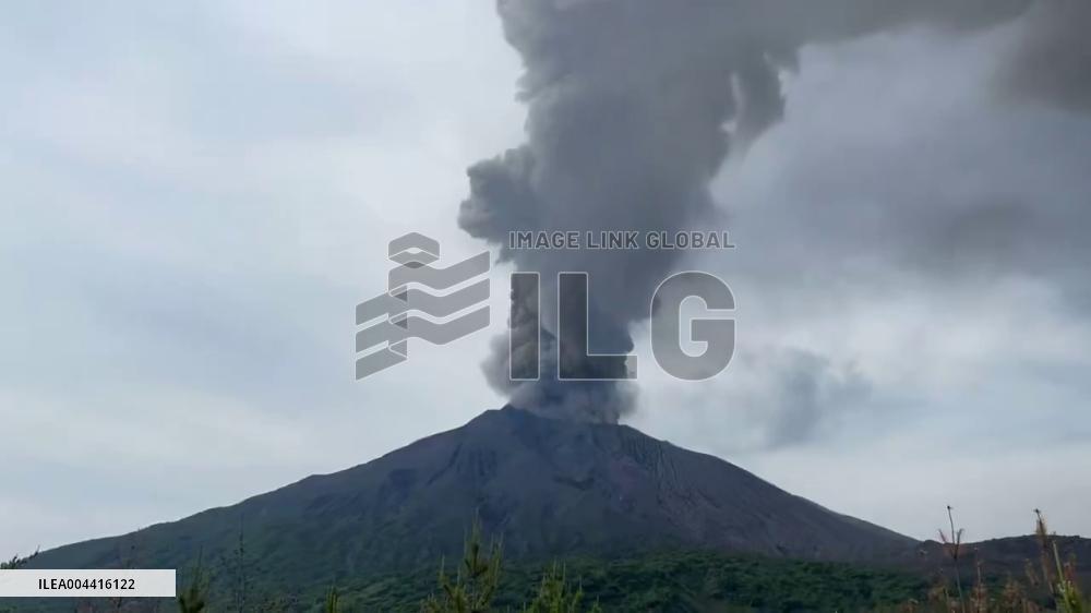 Japan: Sakurajima Volcano Erupts, Ashfall Warning Issued 4
