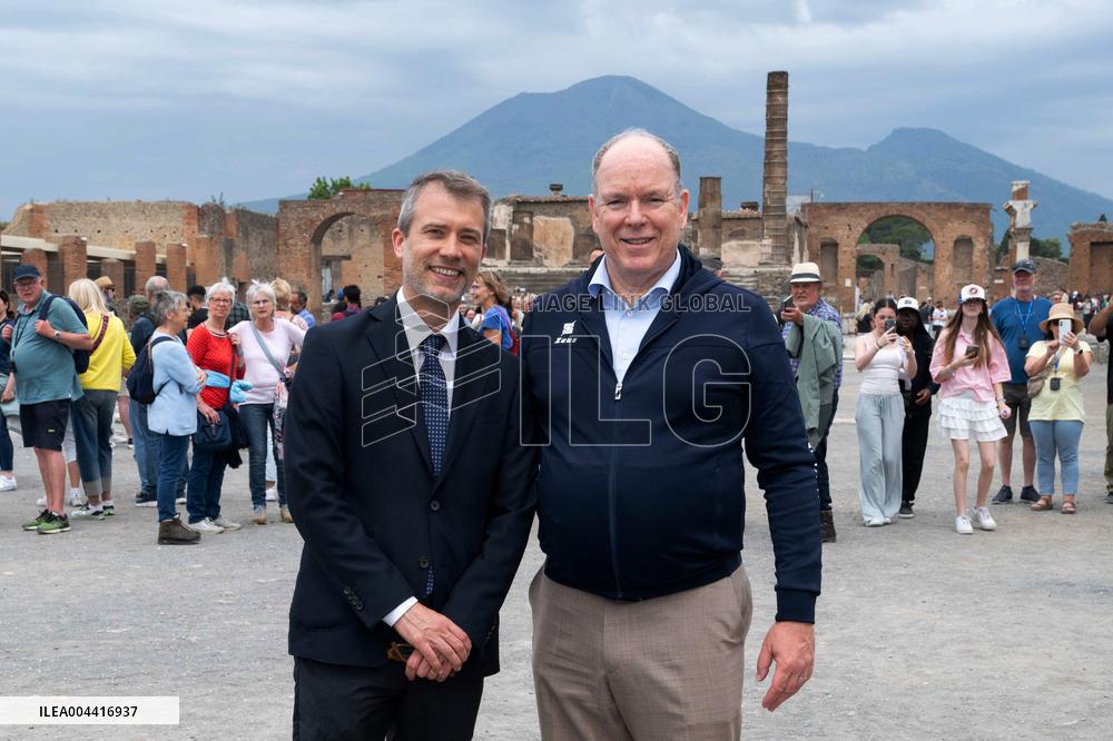 Albert Of Monaco Visits Pompeii - Italy