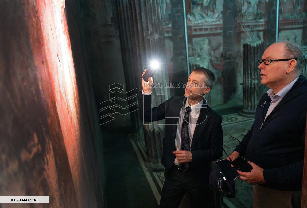 Albert Of Monaco Visits Pompeii - Italy