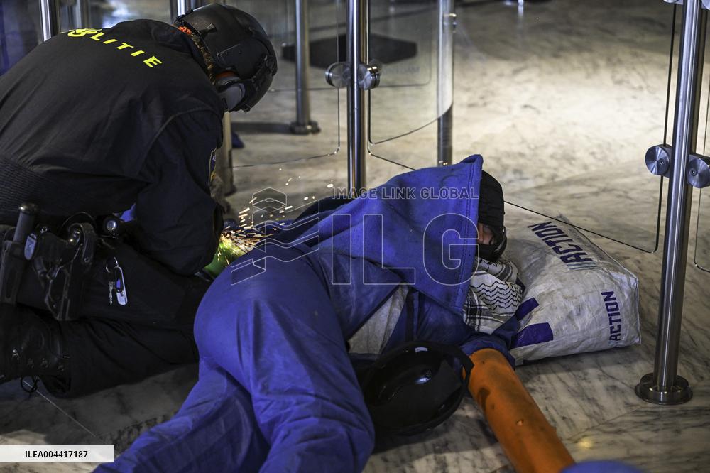 Protesters Occupy Maersk HQ - Rotterdam