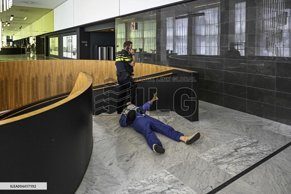 Protesters Occupy Maersk HQ - Rotterdam