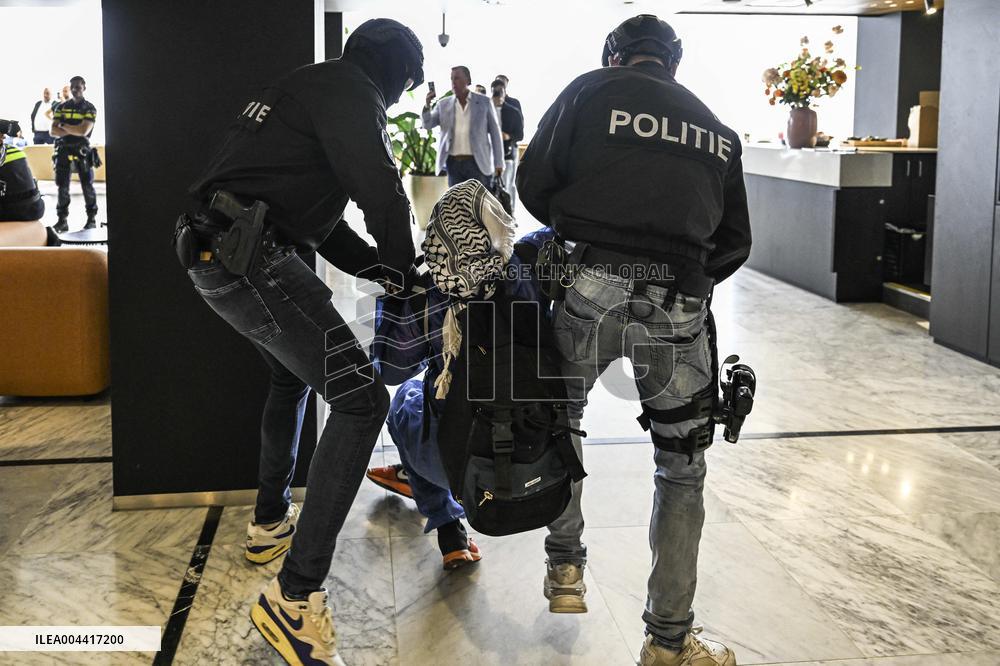 Protesters Occupy Maersk HQ - Rotterdam