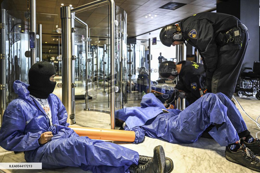 Protesters Occupy Maersk HQ - Rotterdam