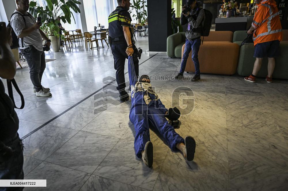 Protesters Occupy Maersk HQ - Rotterdam