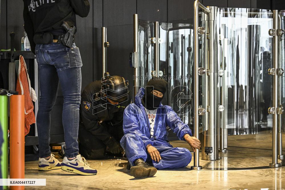 Protesters Occupy Maersk HQ - Rotterdam
