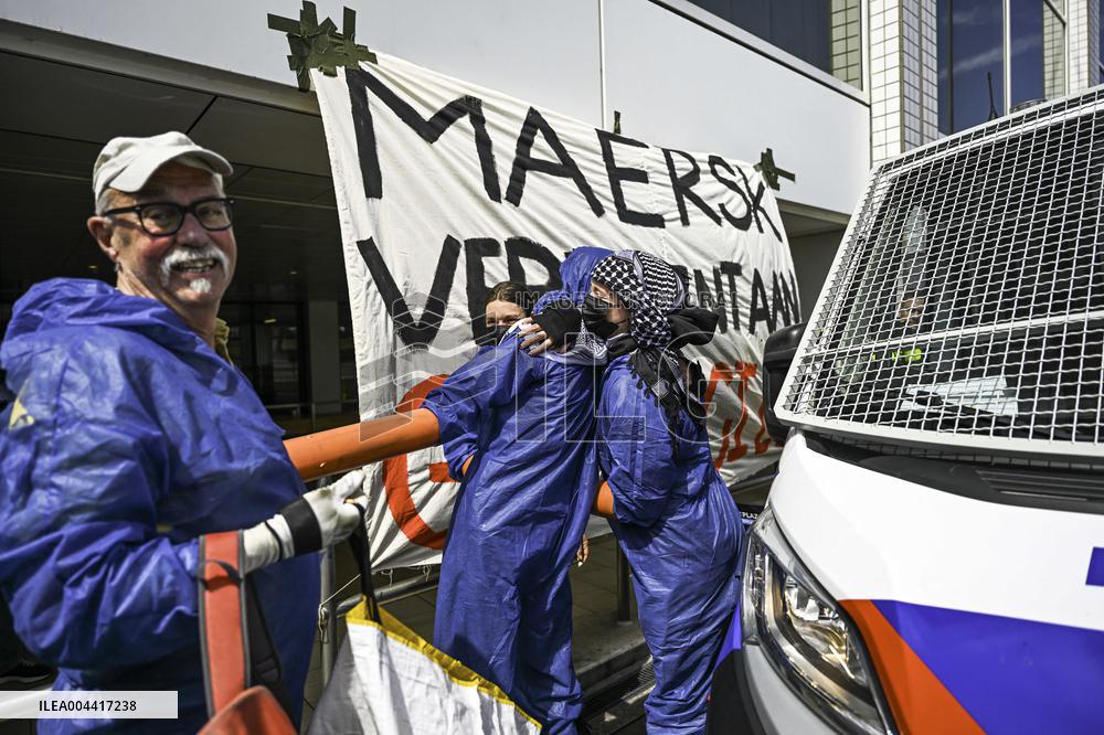 Protesters Occupy Maersk HQ - Rotterdam