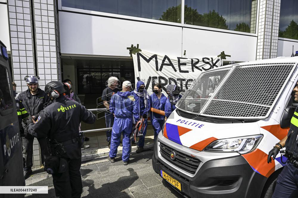 Protesters Occupy Maersk HQ - Rotterdam