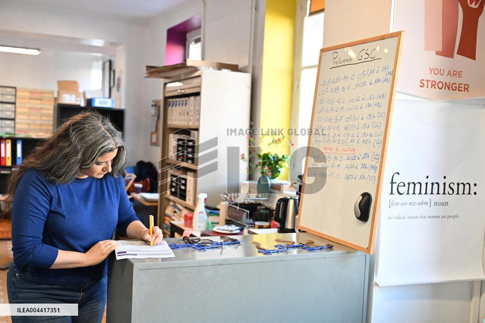 Addictovigilance Center Ilustrations - Paris