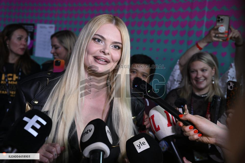 Pääseekö Suomen euroviisuedustaja lauantain finaaliin?