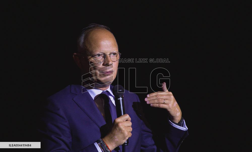 Edouard Philippe On A Trip To Loire-Atlantique - Pornic