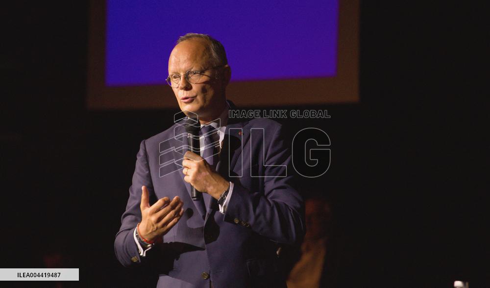 Edouard Philippe On A Trip To Loire-Atlantique - Pornic