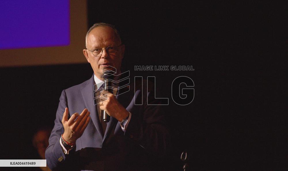 Edouard Philippe On A Trip To Loire-Atlantique - Pornic