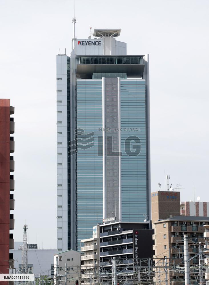 Keyence exterior, logo and signage