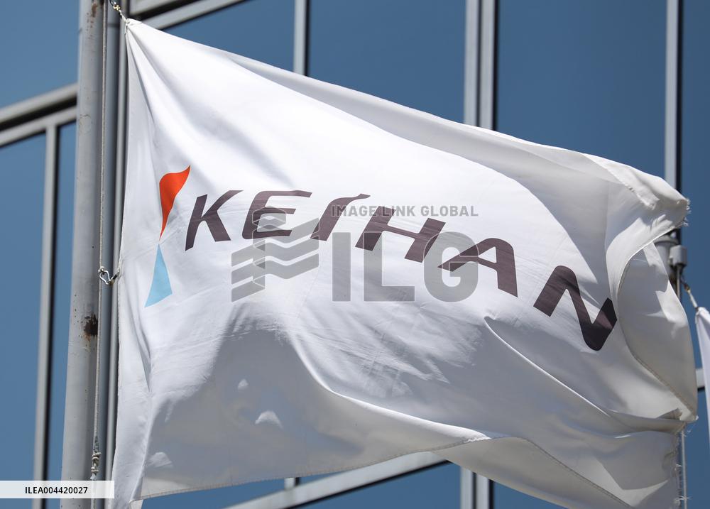 Keihan Electric Railway signage and logo