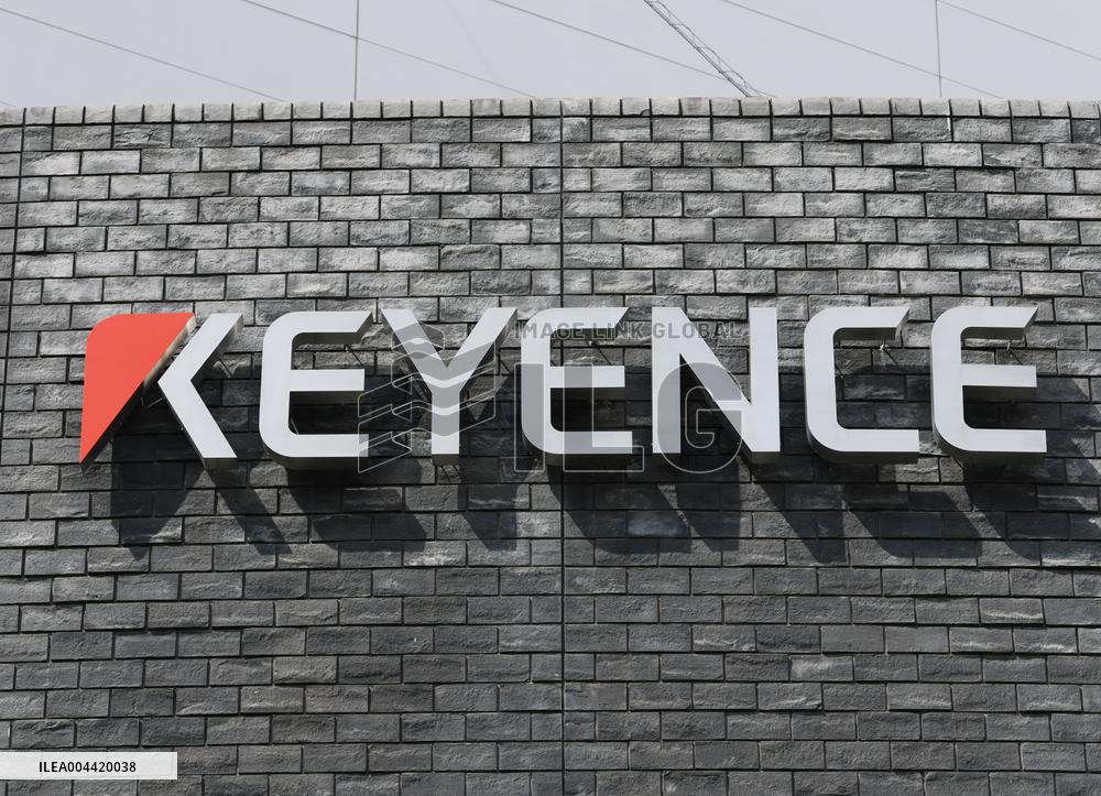 Keyence signage and logo