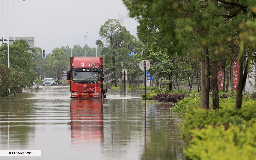 Rainstorm Red Alert in Liuzhou