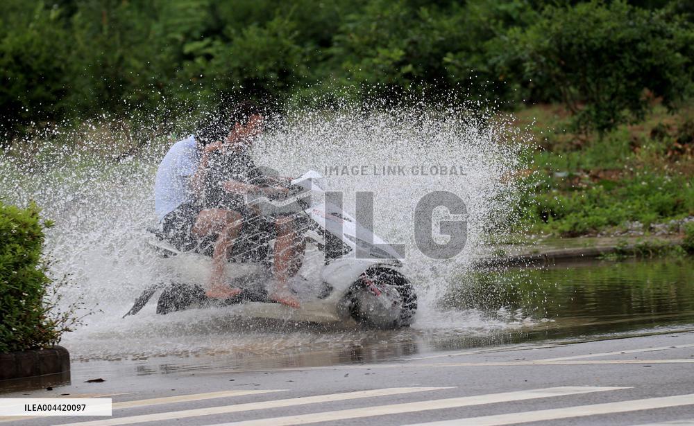 Rainstorm Red Alert in Liuzhou