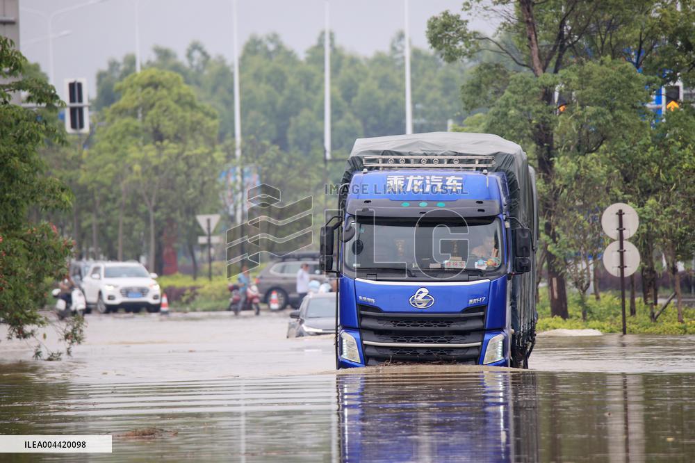 Rainstorm Red Alert in Liuzhou