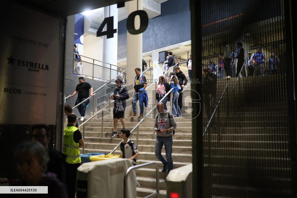 Car Strikes Crowd Before Barcelona Derby 13 Injured - Barcelona