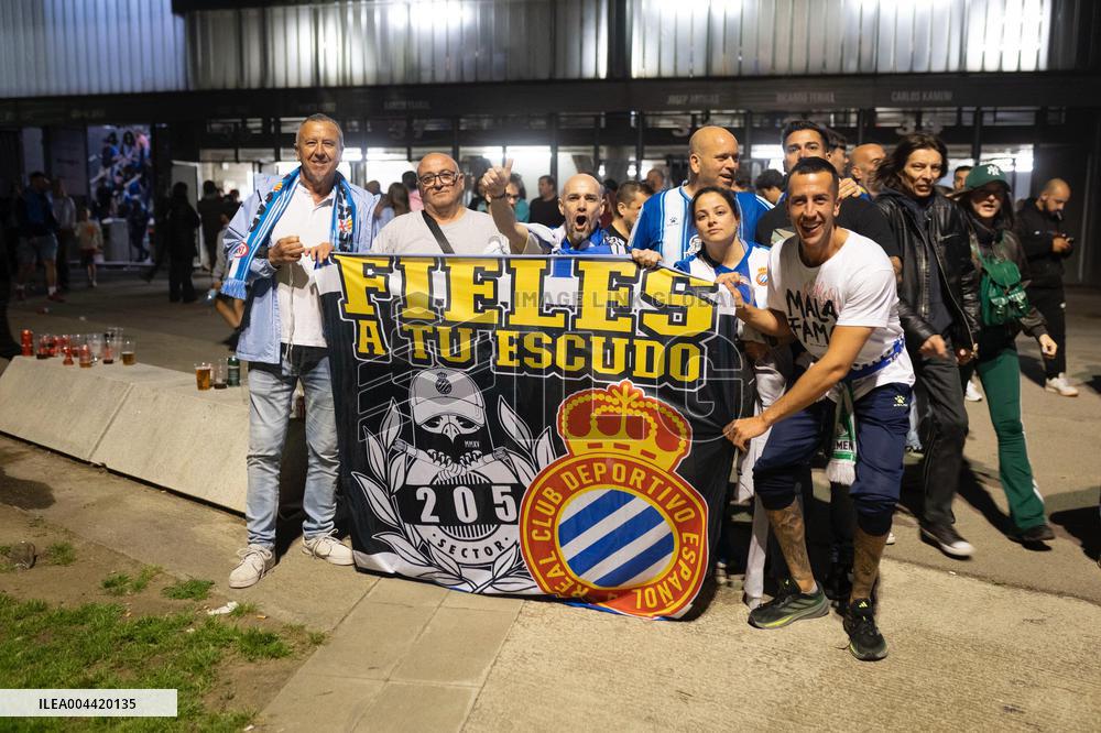 Car Strikes Crowd Before Barcelona Derby 13 Injured - Barcelona