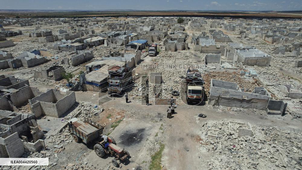 Displaced Syrian Families Leave Jarabulus to Return to Homs - Syria