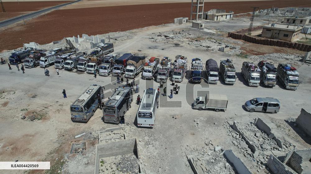 Displaced Syrian Families Leave Jarabulus to Return to Homs - Syria