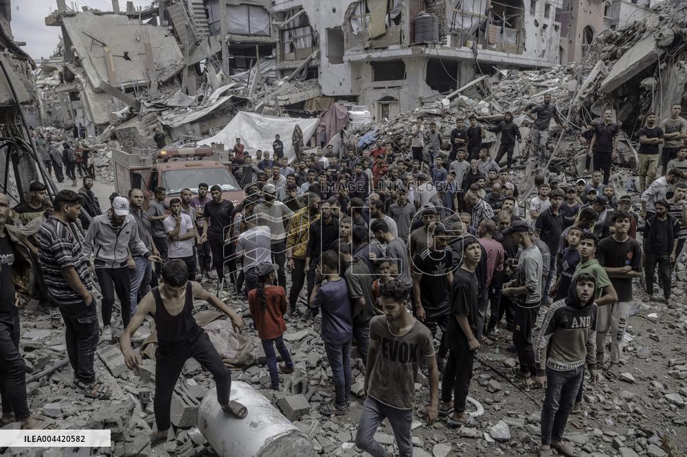 Israel Targets Al-Touba Mosque - Gaza