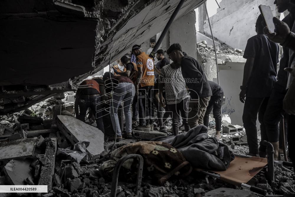 Israel Targets Al-Touba Mosque - Gaza