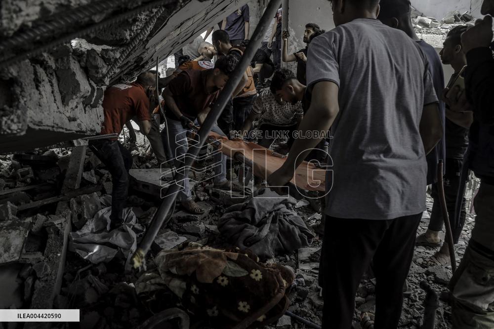 Israel Targets Al-Touba Mosque - Gaza