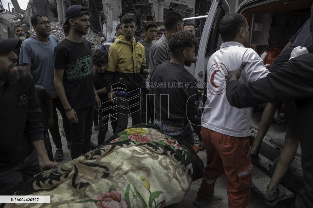 Israel Targets Al-Touba Mosque - Gaza