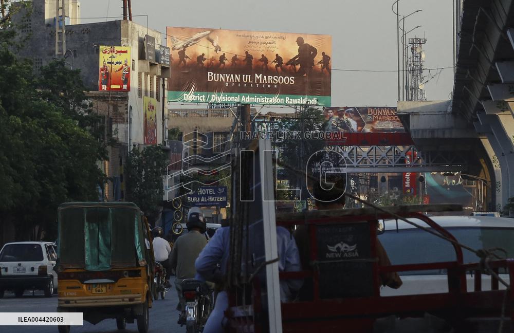 Billboard Honors Pakistan Army - Pakistan