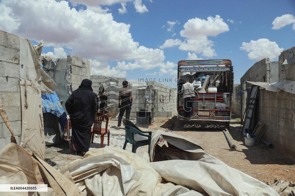Displaced Syrian Families Leave Jarabulus to Return to Homs - Syria