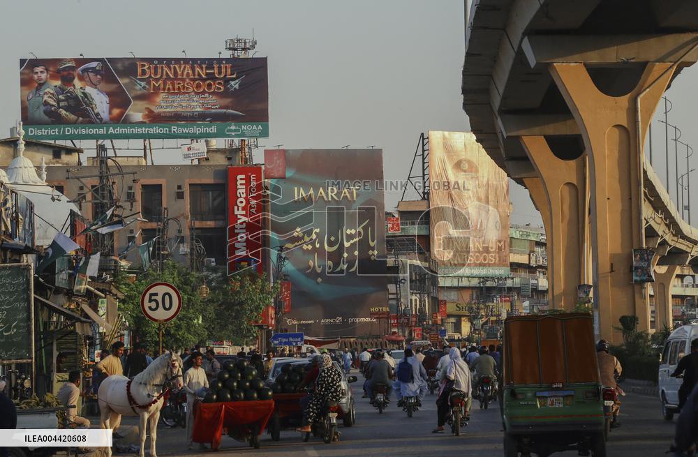 Billboard Honors Pakistan Army - Pakistan