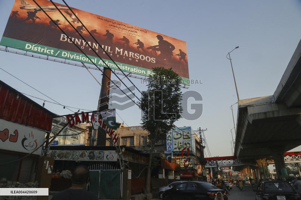 Billboard Honors Pakistan Army - Pakistan