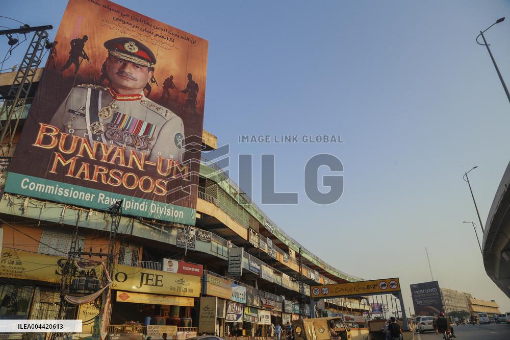 Billboard Honors Pakistan Army - Pakistan