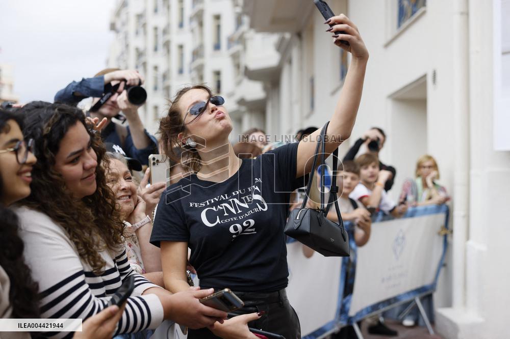 Cannes Adèle Exarchopoulos is going to Hotel Martinez MP