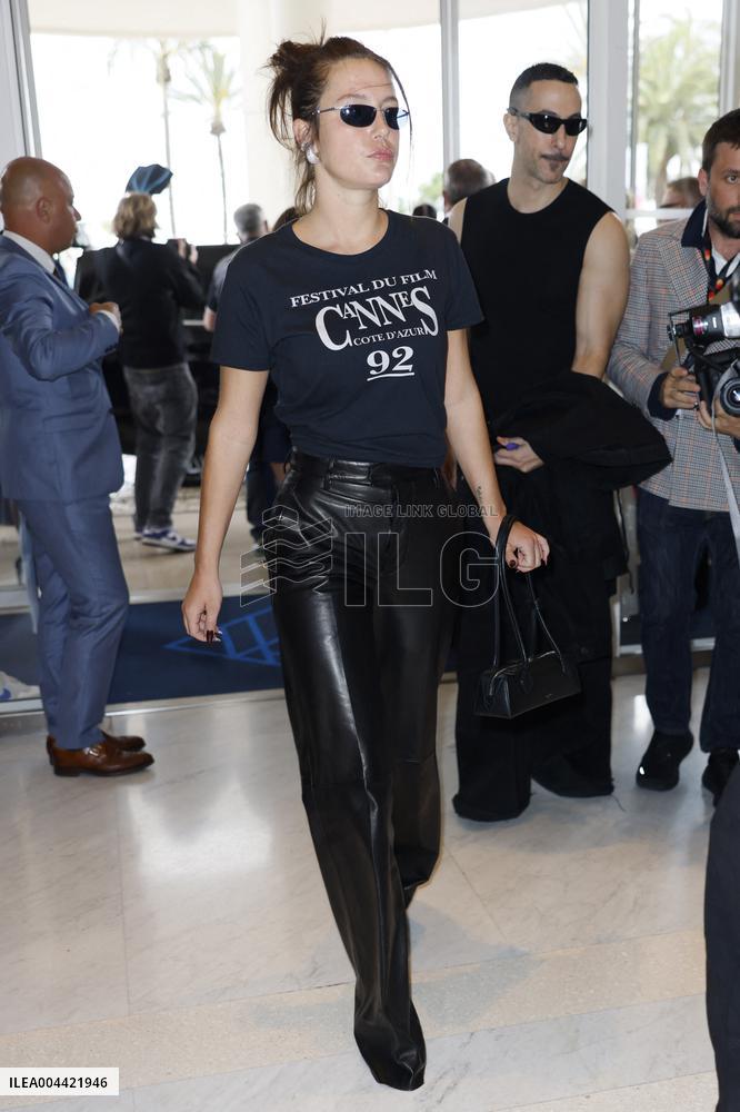 Cannes Adèle Exarchopoulos is going to Hotel Martinez MP