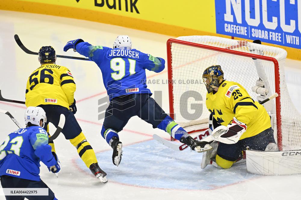 ICE HOCKEY WC SWEDEN-SLOVENIA